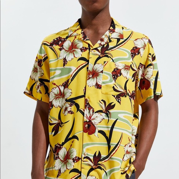 UO Tropical Rayon Short Sleeve Button-Down Shirt - Picture 2 of 13